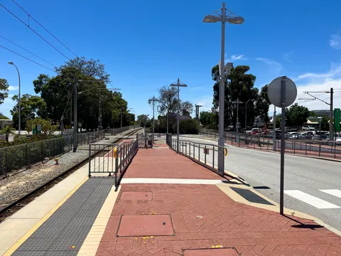 Kelmscott railway station, Western Australia